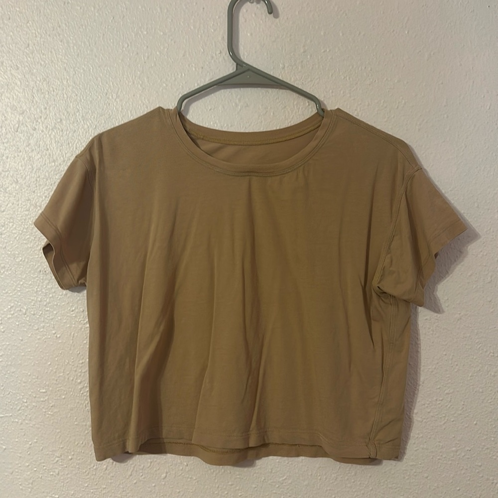 Lululemon cropped tee
